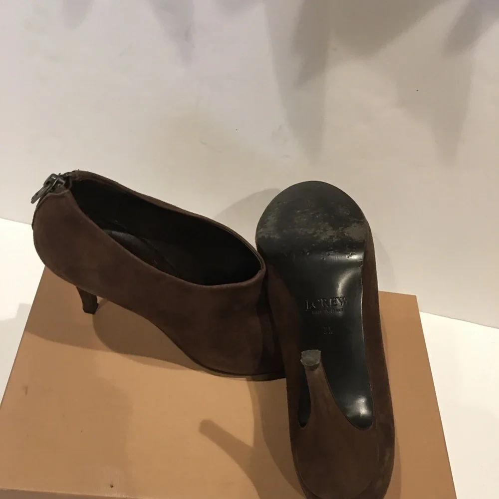 Slightly worn JCREW suede booties. Made in Italy